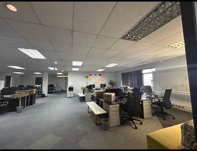 881M² OFFICE TO LET IN NEWLANDS